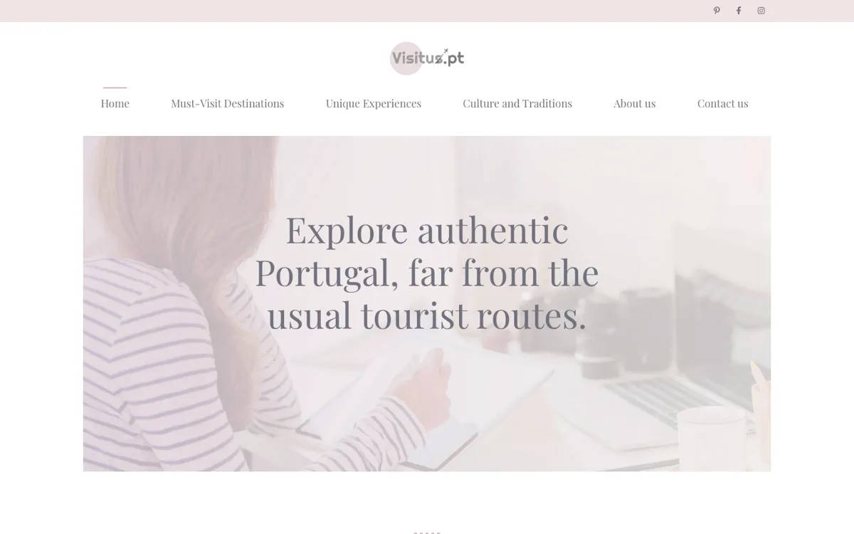 Aperçu du site visitus.pt, plateforme voyage et expériences au Portugal, contenu touristique multilingue